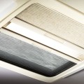 Wbudowana roleta w oknie dachowym Freshlight 2200.