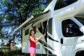 Rozkładanie markizy ściennej F45L Polar White Royal Grey Fiamma 5 m.