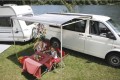 Rozłożona markiza kasetowa F35 Pro Fiamma 250 cm.