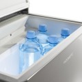Przechowywanie napojów w lodówce Dometic CombiCool ACX3 40G.